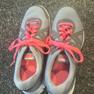 Nike Revolution 2 sneakers. Size W9